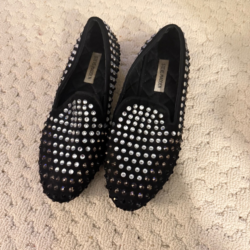 Steve Madden Women's Black sz 8
 Studded Slip On Loafers Fashion Trendy Shoes